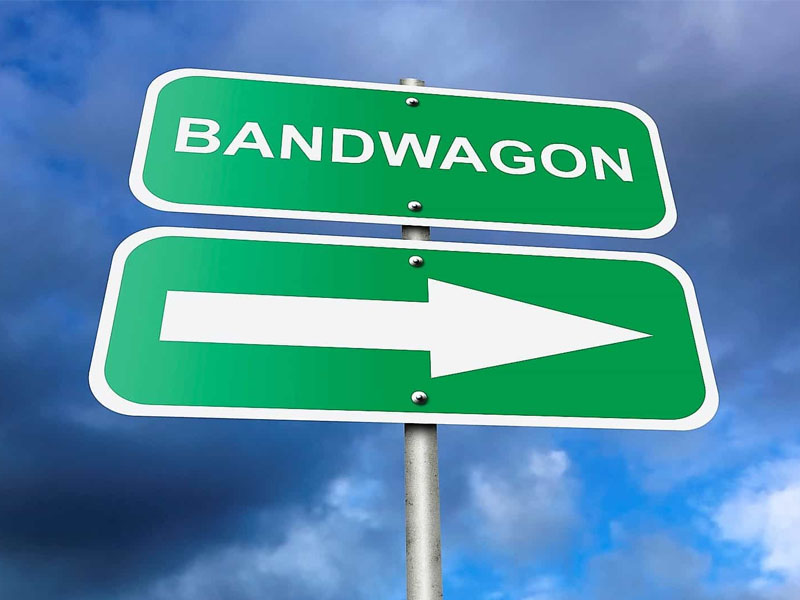 Hướng dẫn tránh hiệu ứng đoàn tàu Bandwagon Effect