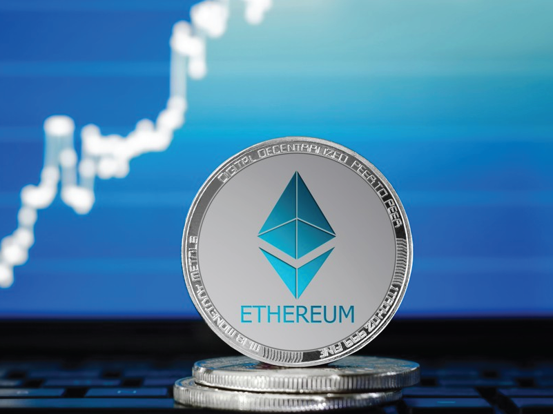 Bước 1: Thiết lập biểu đồ giao dịch với 3 khung là Bitcoin, Ethereum và chỉ báo khối lượng cân bằng.