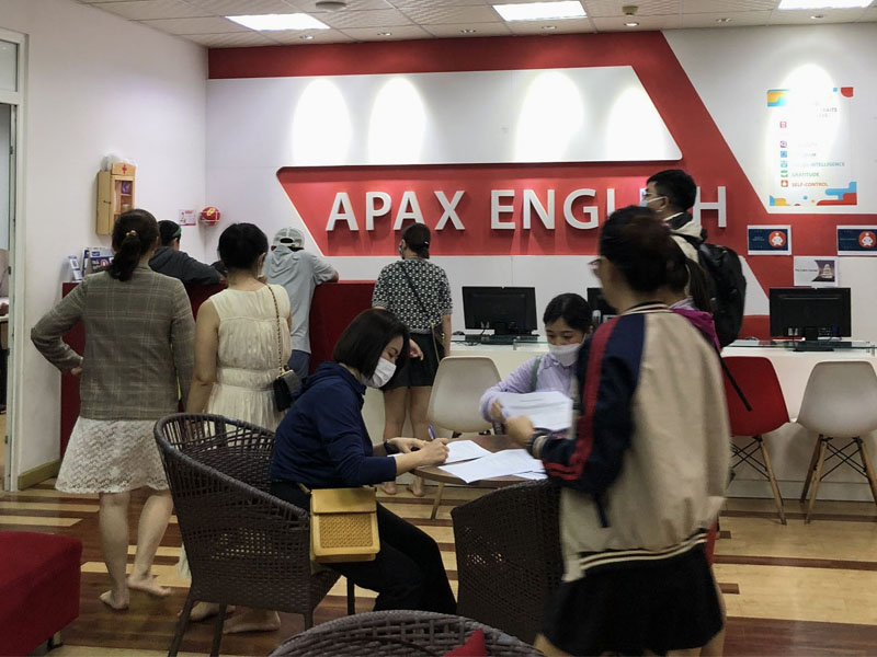 Apax English bị tố nợ lương người lao động
